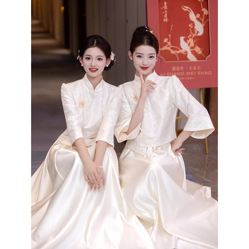 New Chinese-Style Bridesmaid Dresses, Satin Champagne-Colored Long-Sleeve Dresses for Annual Parties, Sister Group Outfits, Niche Winter Clothing for Women