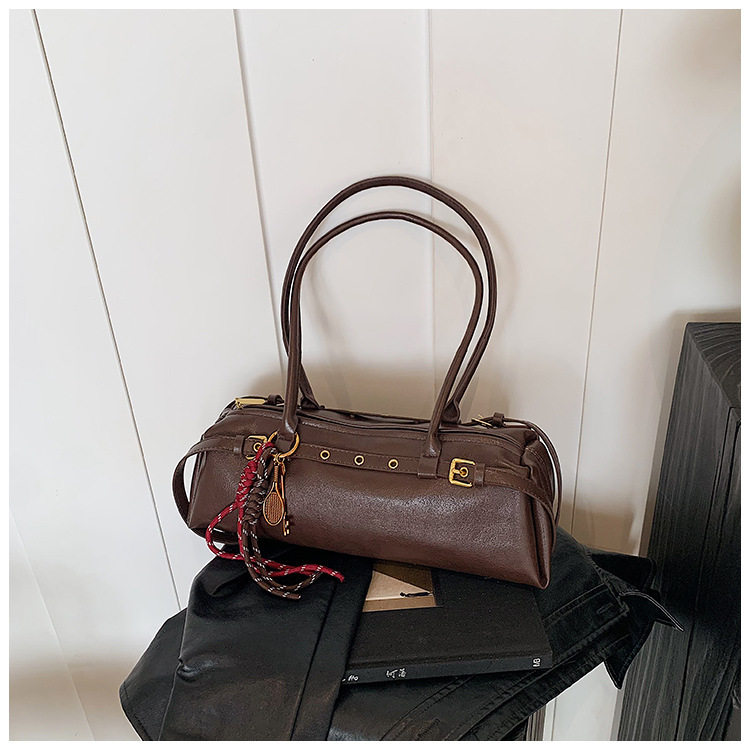 Túi xách baguette nữ phong cách retro, túi đeo tay và kẹp nách thời trang, kiểu dáng gối mềm mại — Burgundy không có mặt dây chuyền, Màu nâu không có mặt dây chuyền, Màu đen không có mặt dây chuyền, Màu nâu với mặt dây chuyền chi tiết 36