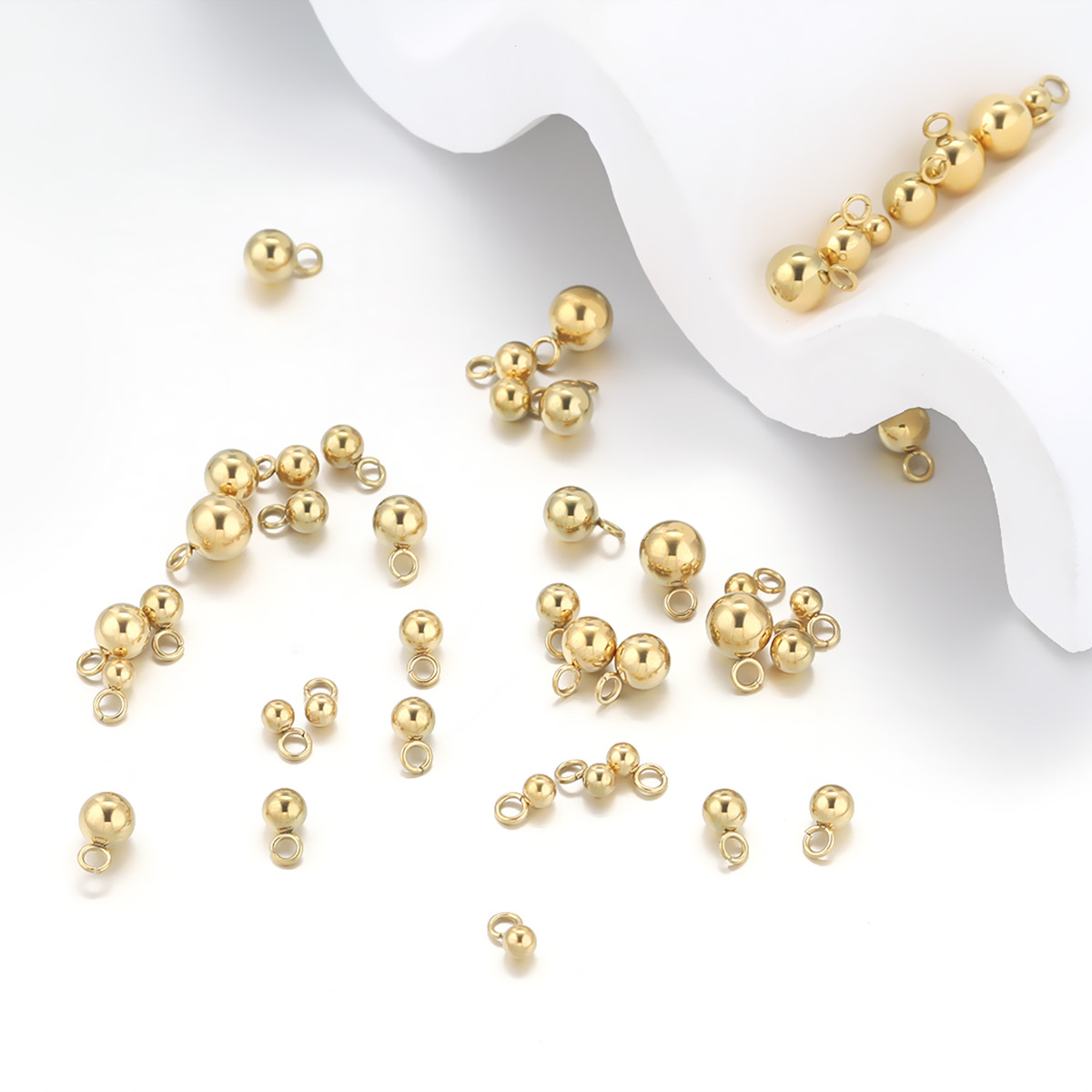 Acero inoxidable colgante de bolas colgante anillo de soldadura Bola de vacío de oro colgante pulsera accesorios de cola colgante Accesorios básicos