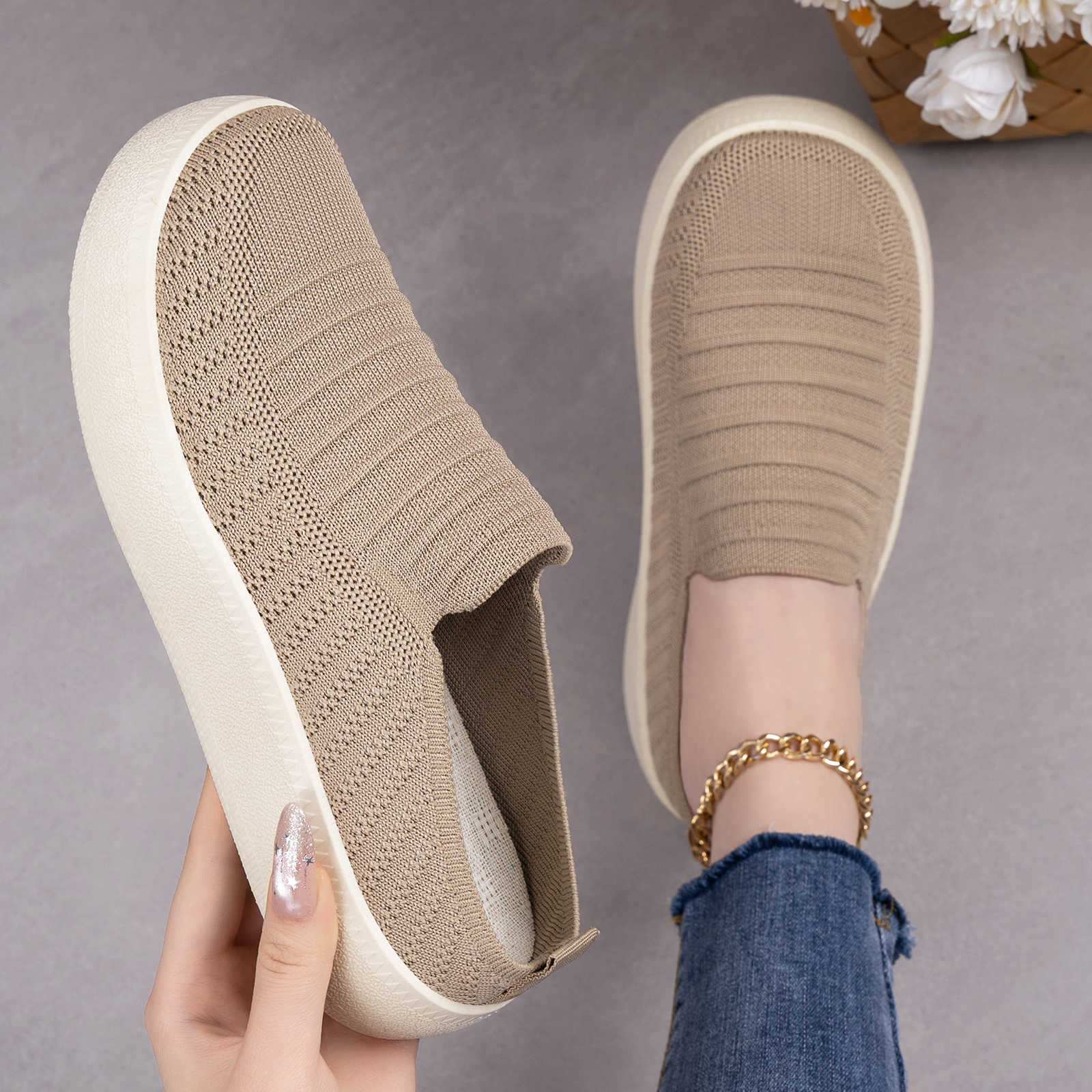 Zapatos de mujer primavera y verano medio zapatillas casuales zapatos de pedal de tamaño grande comercio exterior zapatos de mujer de altura de tela única zapatos