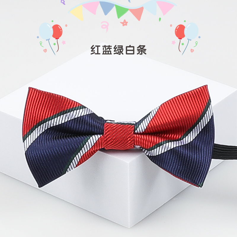빨간색, 파란색, 녹색 및 흰색 줄무늬 어린이 나비 넥타이