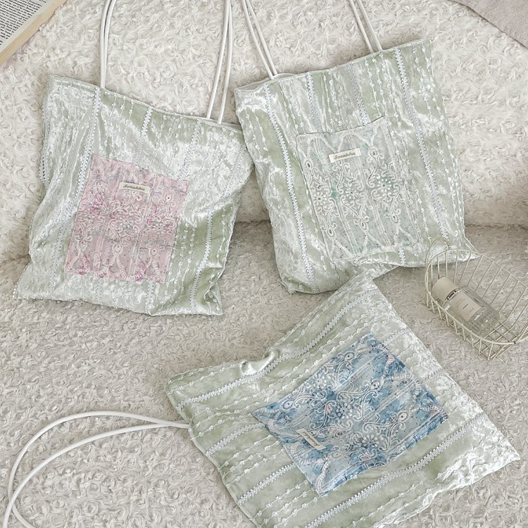 49184 新款蕾丝拼接天鹅绒丝绸感帆布包大容量通勤少女手提单肩包