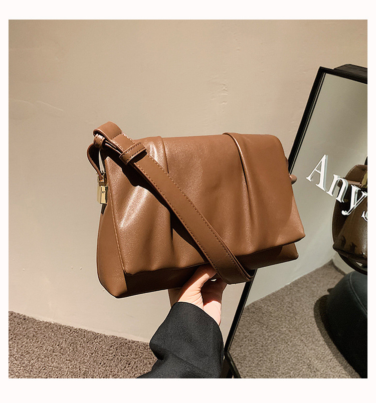 Retro Small Bag 2021 New Trend Simple Fashion Solid Color Messenger Bag Autumn One-shoulder Armpit Small Square Bag display picture 7
