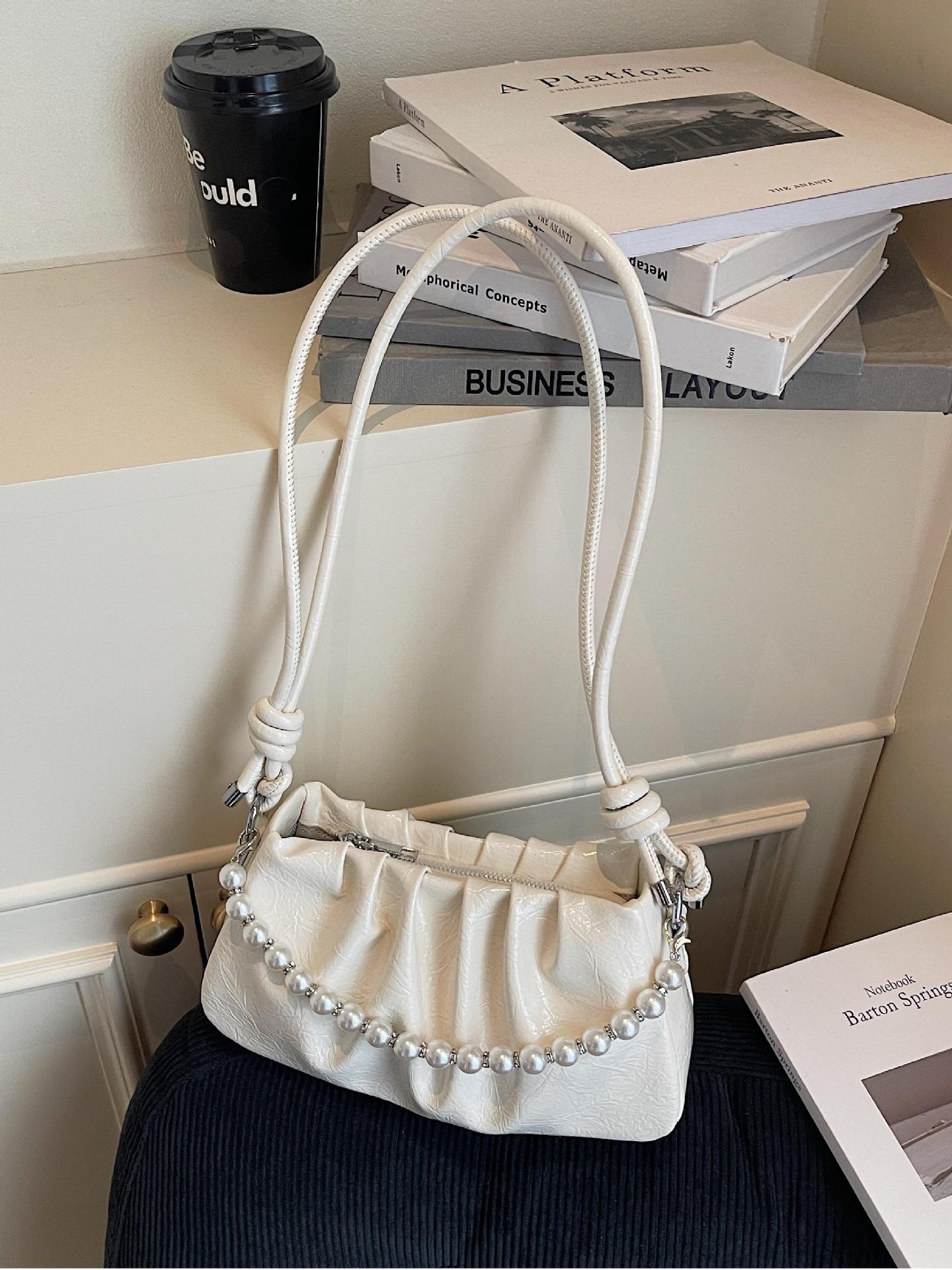 Bolsa de nube plegable de comercio exterior para mujeres 2025 nueva bolsa de brazo de aire extranjero versátil alta sensación de mochila de viaje