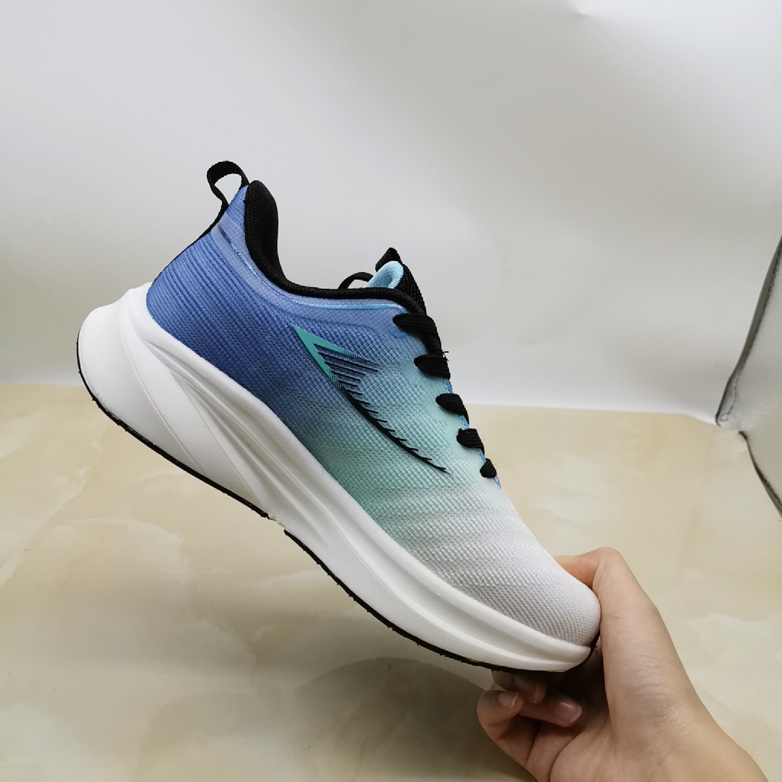 Fujian zapatos de otoño de 2025, nuevos zapatos escolares de tamaño grande, zapatos de carrera clásicos, zapatos de baloncesto deportivos de estudiantes