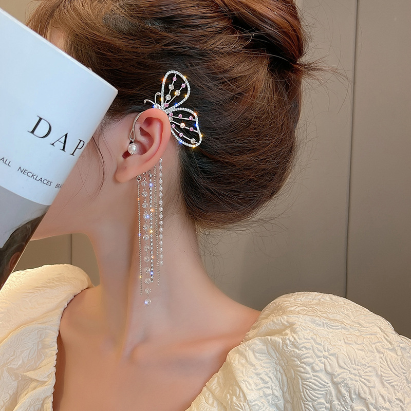 Dulce Borla Mariposa Metal Embutido Diamantes De Imitación Mujeres Pinzas Para Las Orejas display picture 1