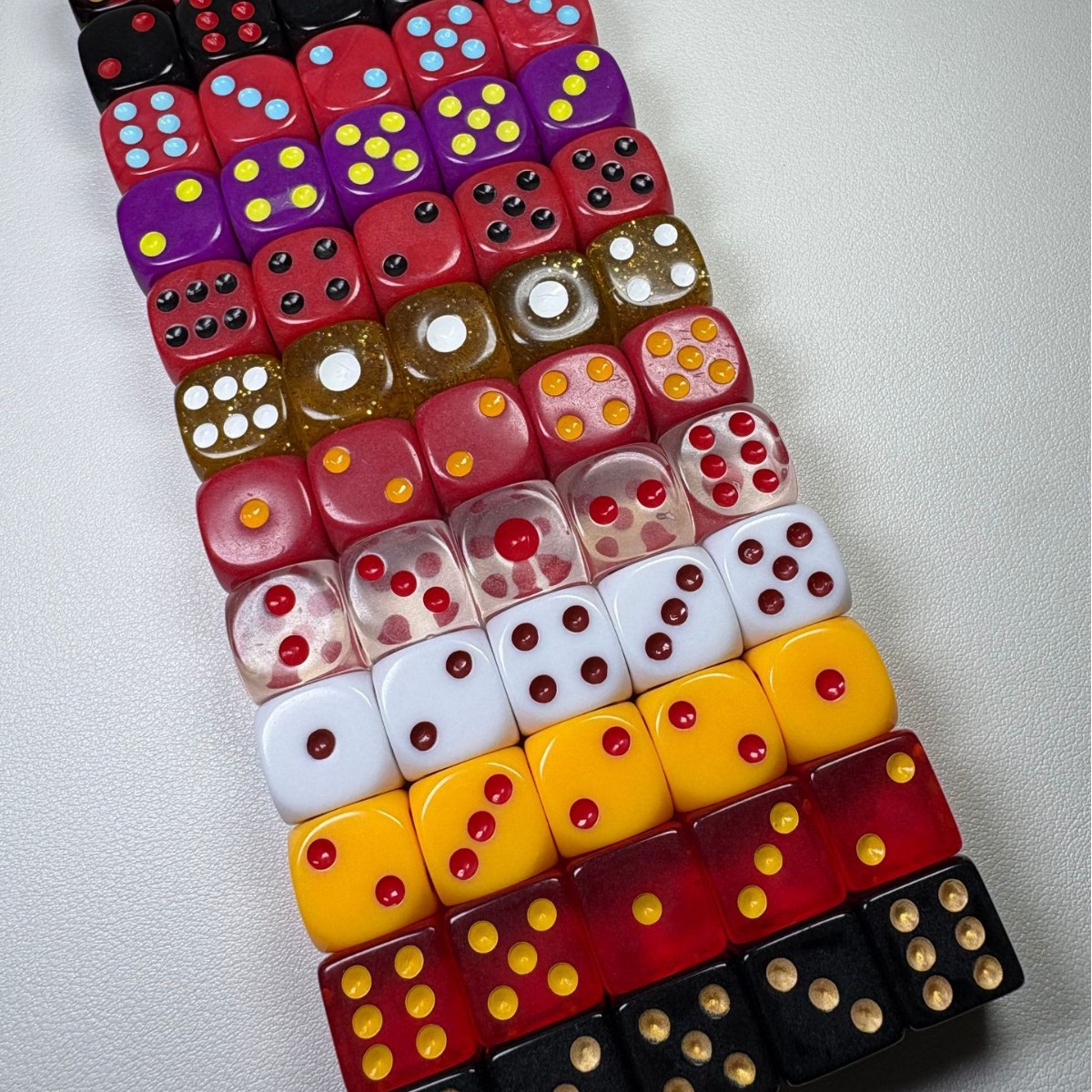 Customized Six-Sided Dice with Different Colors and Sizes: 10mm, 12mm, 14mm, 16mm, 18mm, 20mm, 25mm, 30mm, with Rounded Corners or Square Corners