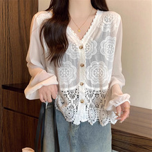 2025新款女式 V 领蕾丝拼接雪纺开衫 精致花朵刺绣薄款防晒上衣