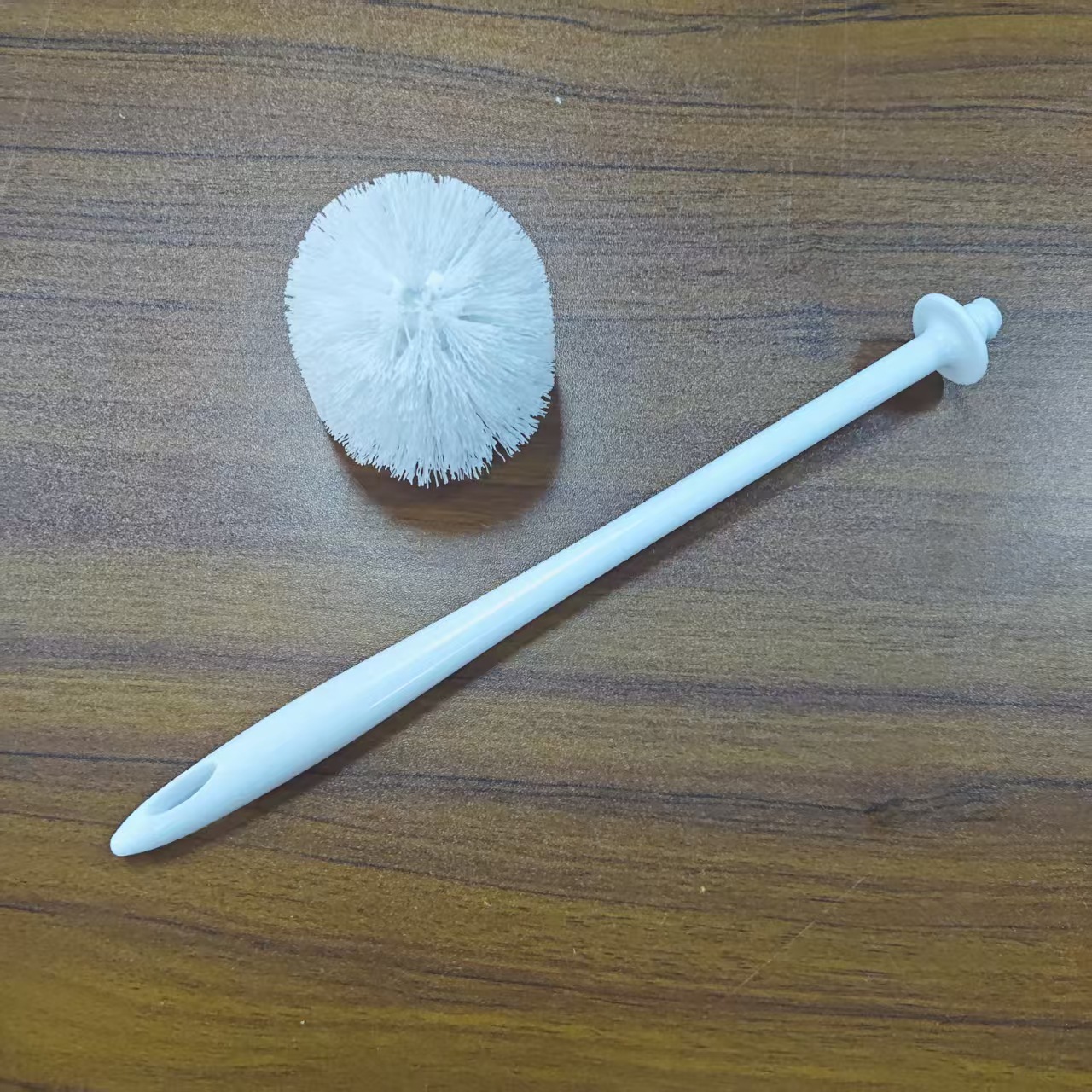 Cepillo de inodoro de punta redonda Cepillo para lavar el inodoro Cepillo para colgar en la pared sin callejones sin salida para el hogar Cepillo de limpieza de reemplazo de mango largo