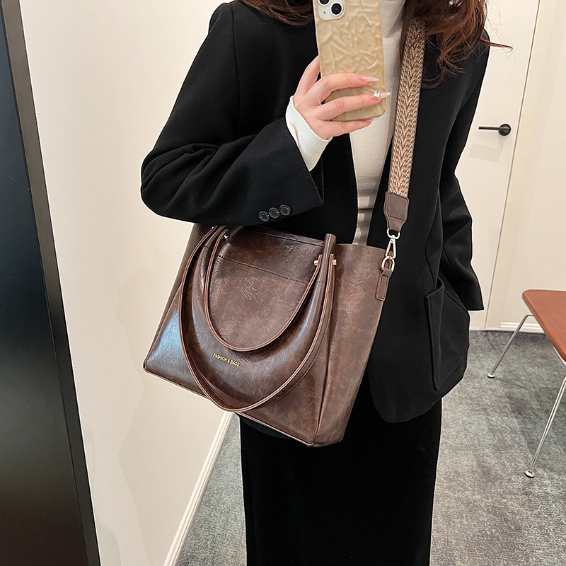 Borse da donna 2026 Nuovo modello Semplice Moda Borsa a tracolla grande capacità Vintage Tote_voghion.com