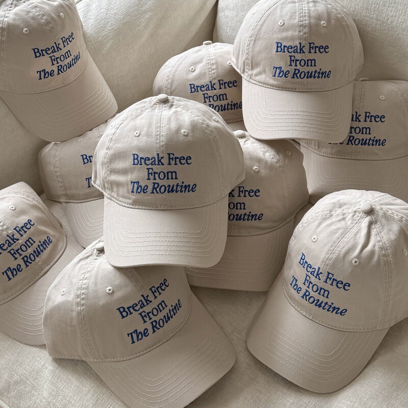 All-Season Wear! Off-White English Blue Embroidery Sweet Baseball Cap for Women, 2025 New Fashion Duckbill Cap