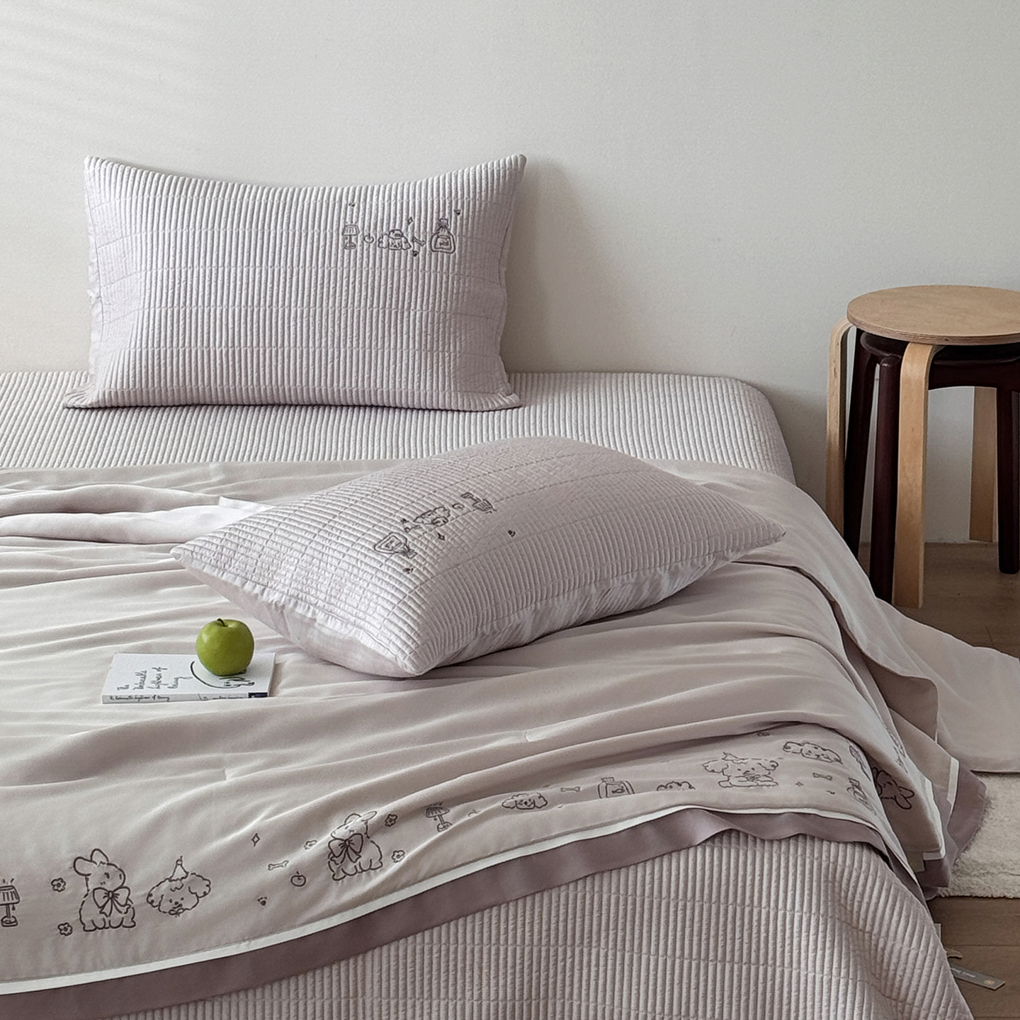 Korean Style Dog Themed Bedding Set With Bed Sheet And Covers_voghion.com