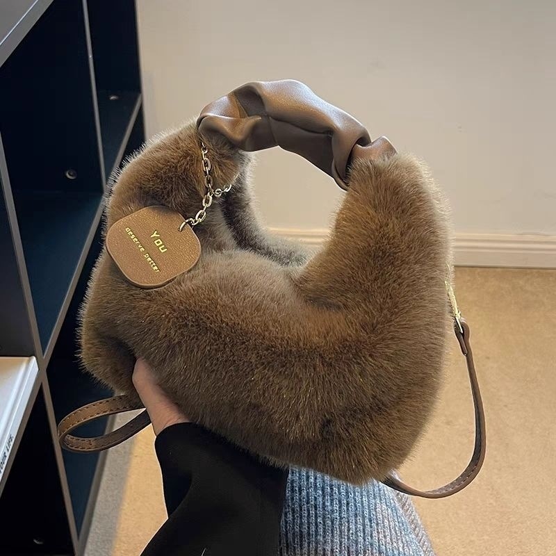 가을과 겨울 고급 봉제 휴대용 2023 핸드백 2024 가방 여성의 새로운 메신저 가방 패션 푹신한 겨울 가방