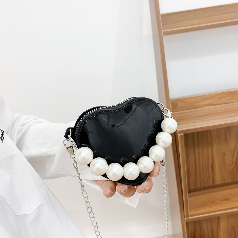 Bolsa mini retrô moderna para mulheres, nova moda verão 2022, bolsa transversal de ombro em formato de coração com corrente de pérolas, elegante e estilosa._voghion.com