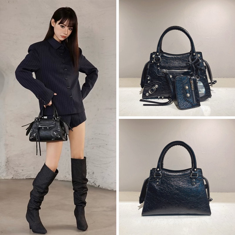 Trendy Niche Retro Studded Motorcycle Bag For Women 2025 New Sweet Cool Underarm Bag Large Capacity Handbag Shoulder Crossbody Bag - Thumbnail 2