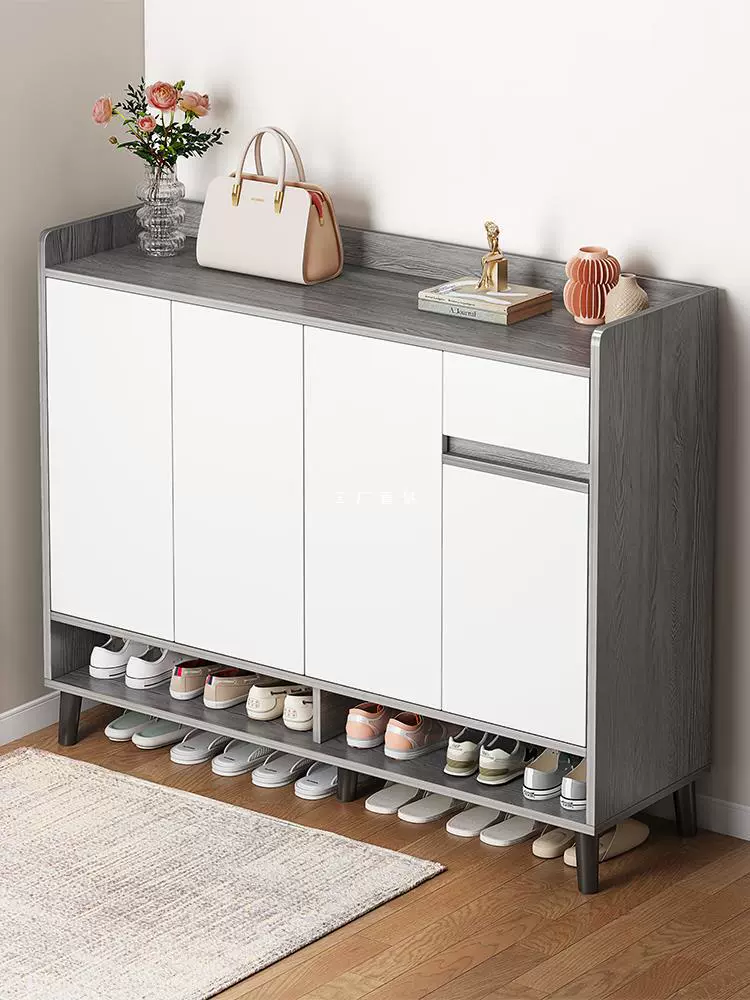 Обувной шкаф в коридоре дома дверной проем