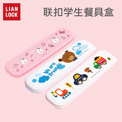 学生の食器を掛けて、スプーンとフォークを入れます。