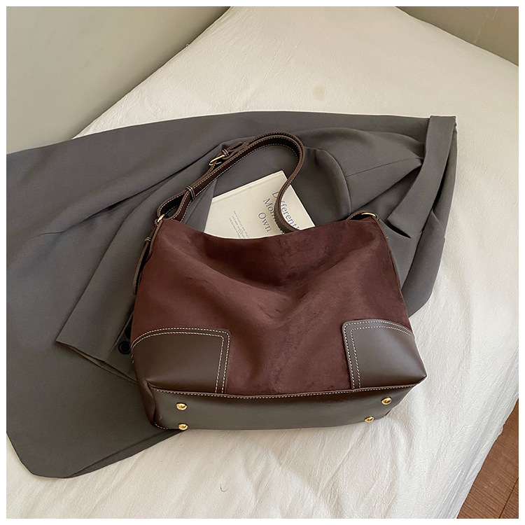 Bolso para mujeres 2025 nueva bolsa de gran capacidad transfronteriza de moda retro de moda de camisa de viaje mochila de hombro