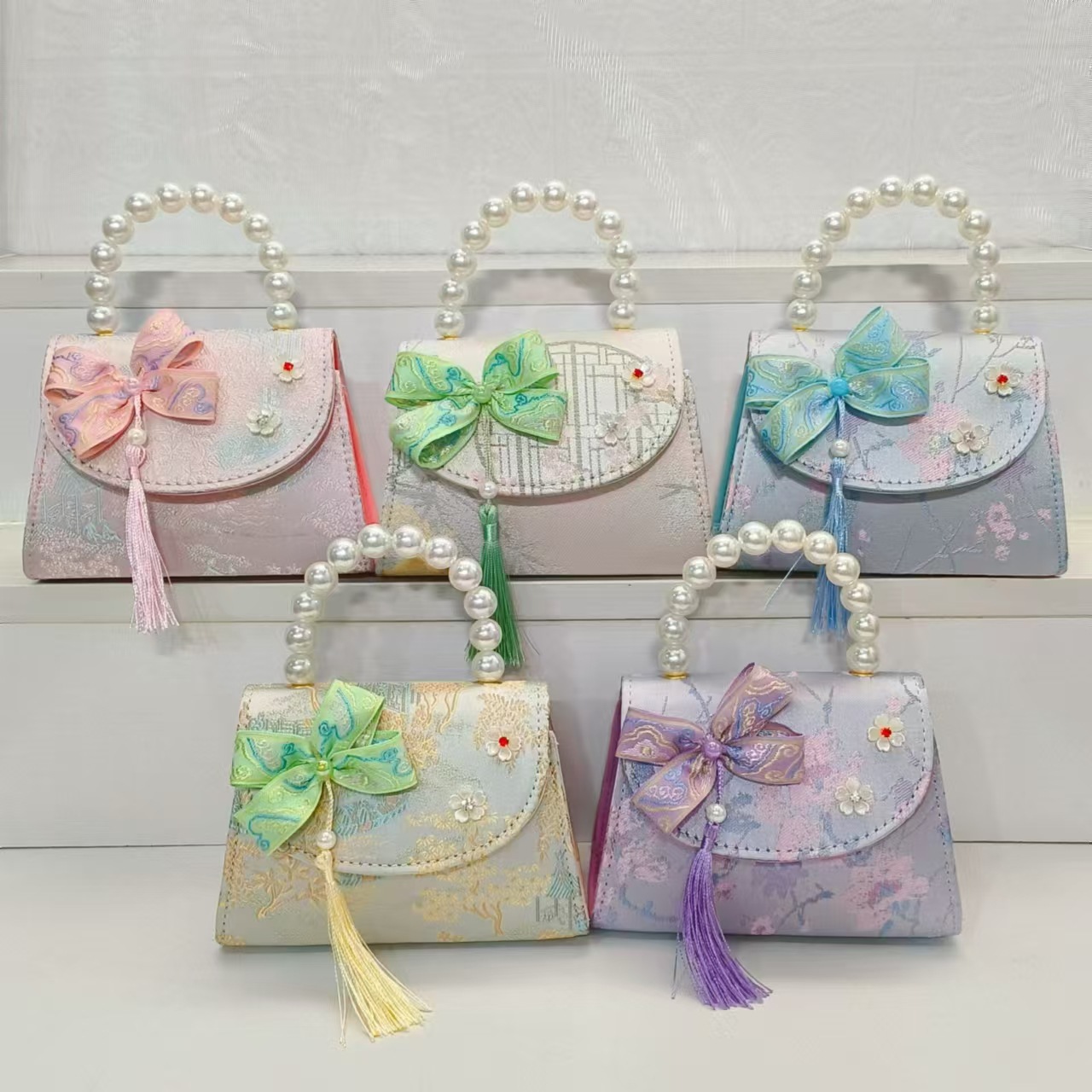 Bolsas de niños arco de estilo chino borda de niña pequeña princesa perla bolsa de cambio de mano al por mayor