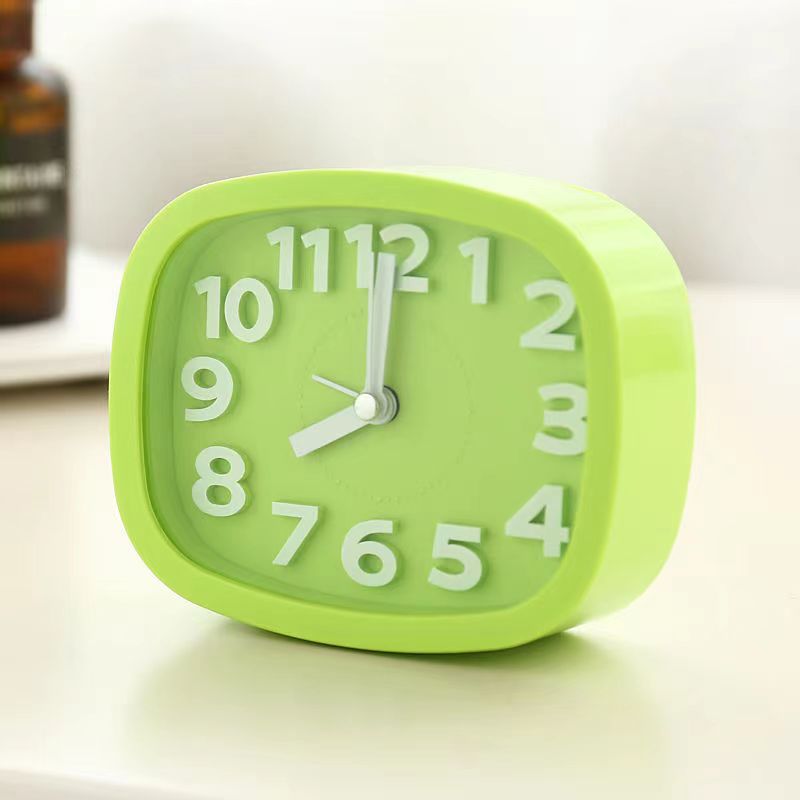 Fábrica al por mayor personalizada estudiante reloj de los niños mesita de noche reloj de cuarzo mudo escritorio pequeños adornos reloj despertador reloj electrónico