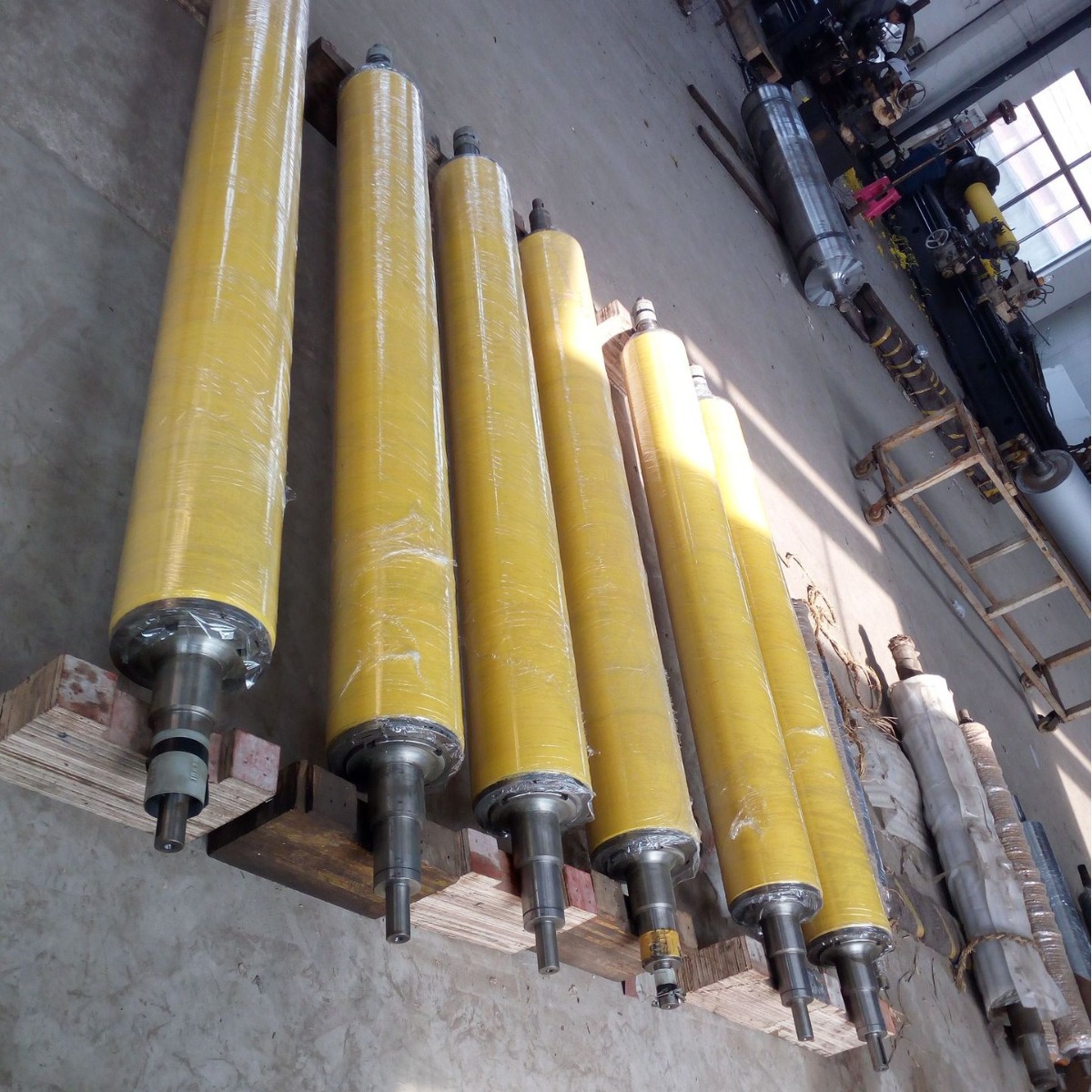 专业制造清洗机无纺布挤干辊，挤油辊宝鹰13701959839替代进口