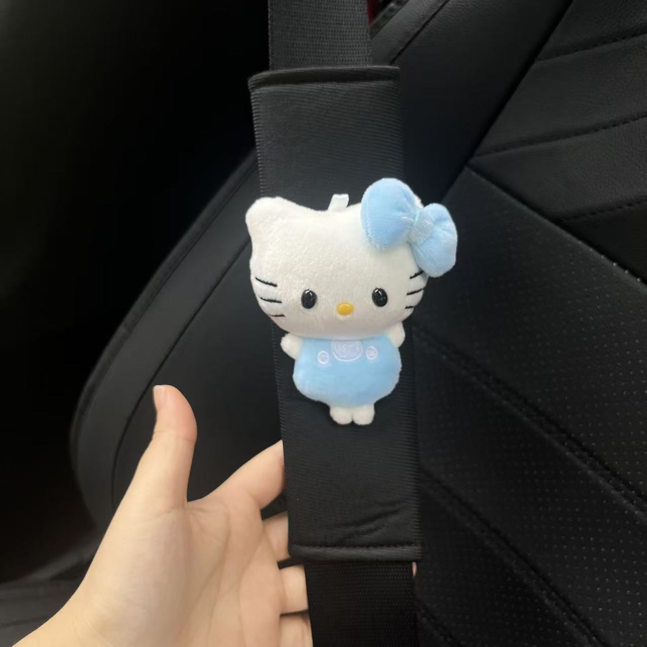 Black Leather Mini Hello Kitty Seatbelt Shoulder Pads, Cute Car Interior Accessories, New Car Gift