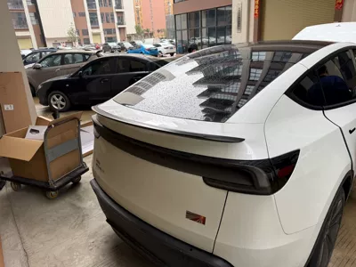 Suitable for Tesla Huanxin Y dry carbon tail Highland3 real carbon fiber spoiler fixed wing (Fixed wind wing) - 25-years-old-y-rear-wing-dry-carbon-gloss