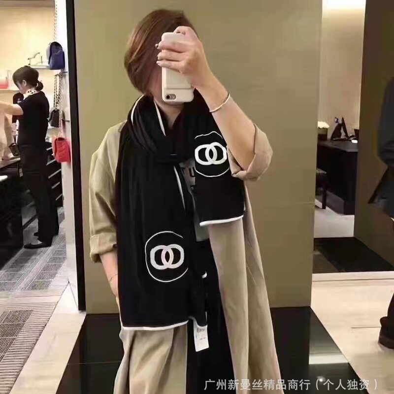 高品质金智妮娜扎吴昕同款小香围巾女双C羊毛针织黑白圆圈披肩|undefined