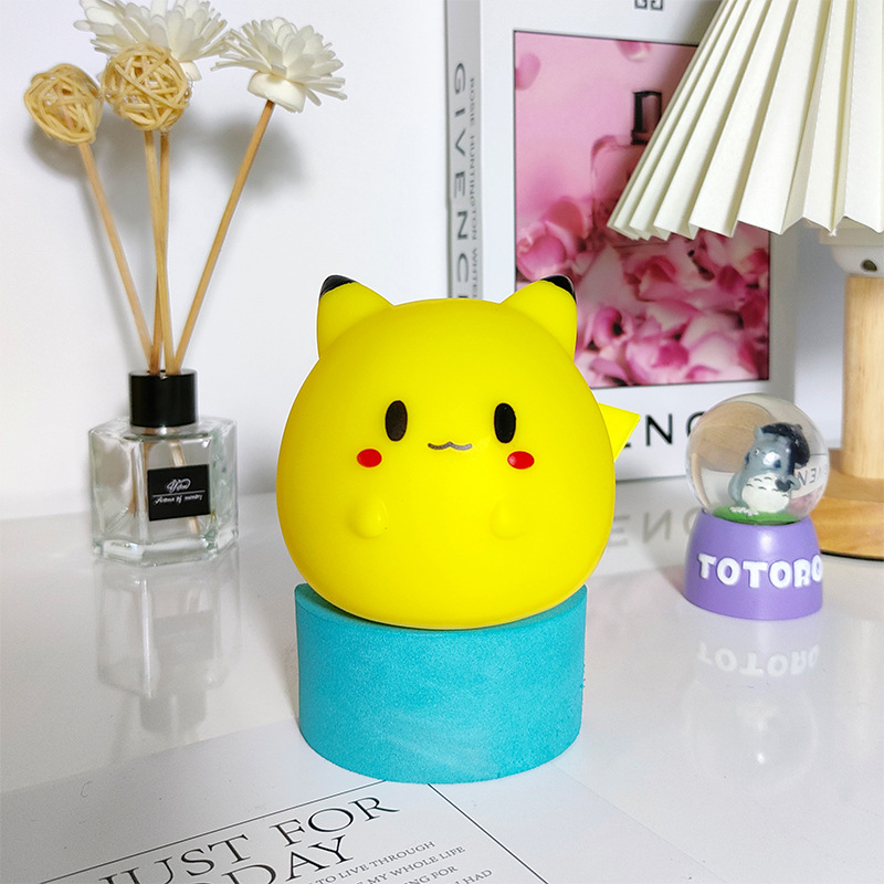 Linda y creativa lámpara de noche Pikachu mini lámpara de noche decoración de escritorio lámpara de dormitorio lámpara de ambiente de cabecera estilo explosivo transfronterizo