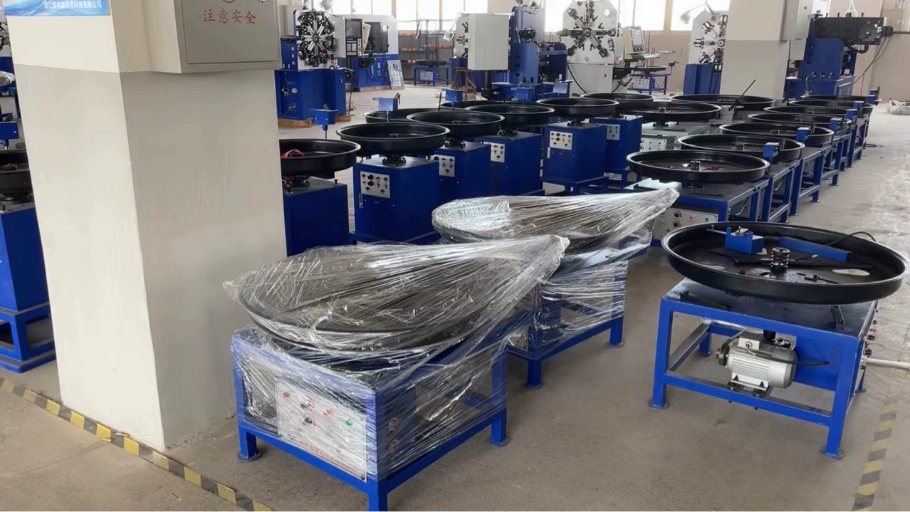 Поставка пружинной машины с ЧПУ, звонной машины, формовочной машины, клетки для хранения, вспомогательного оборудования, мусорного бака, пружинного оборудования для удаления пыли.