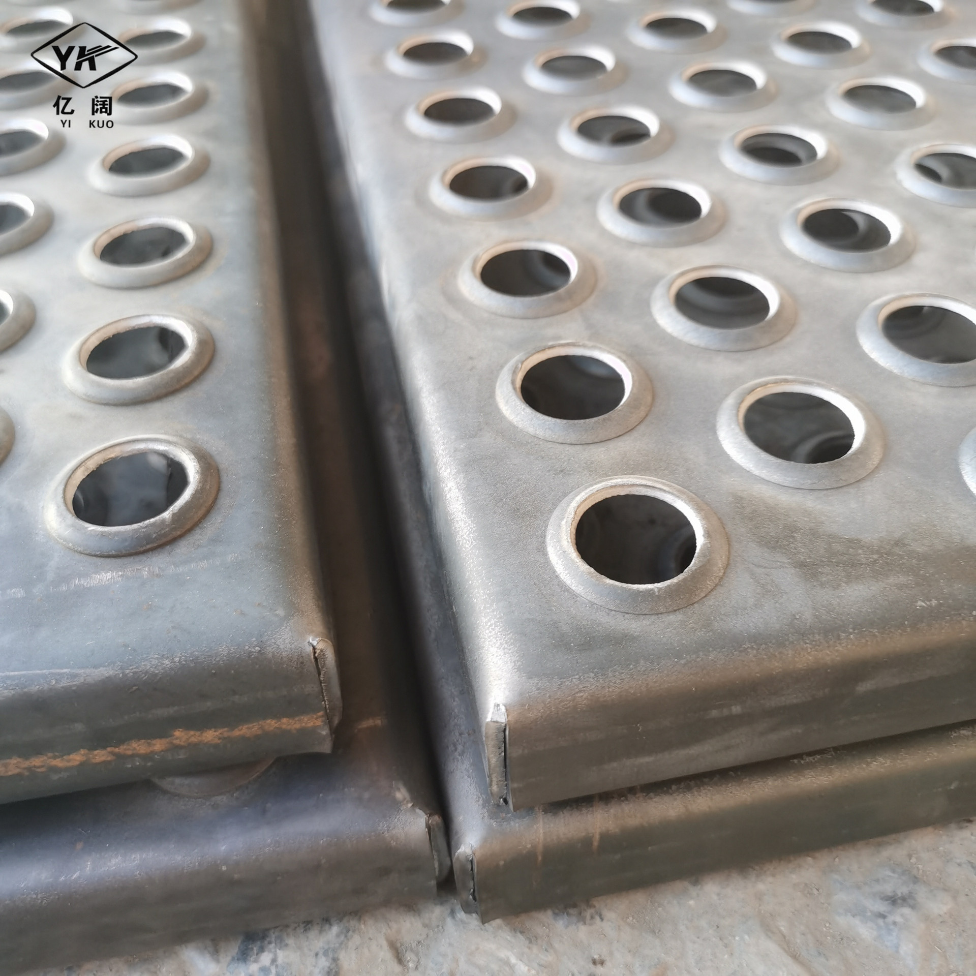 亿阔铝合金圆孔防滑板 走台板罐车冲孔不锈钢防滑板 镀锌冲孔板