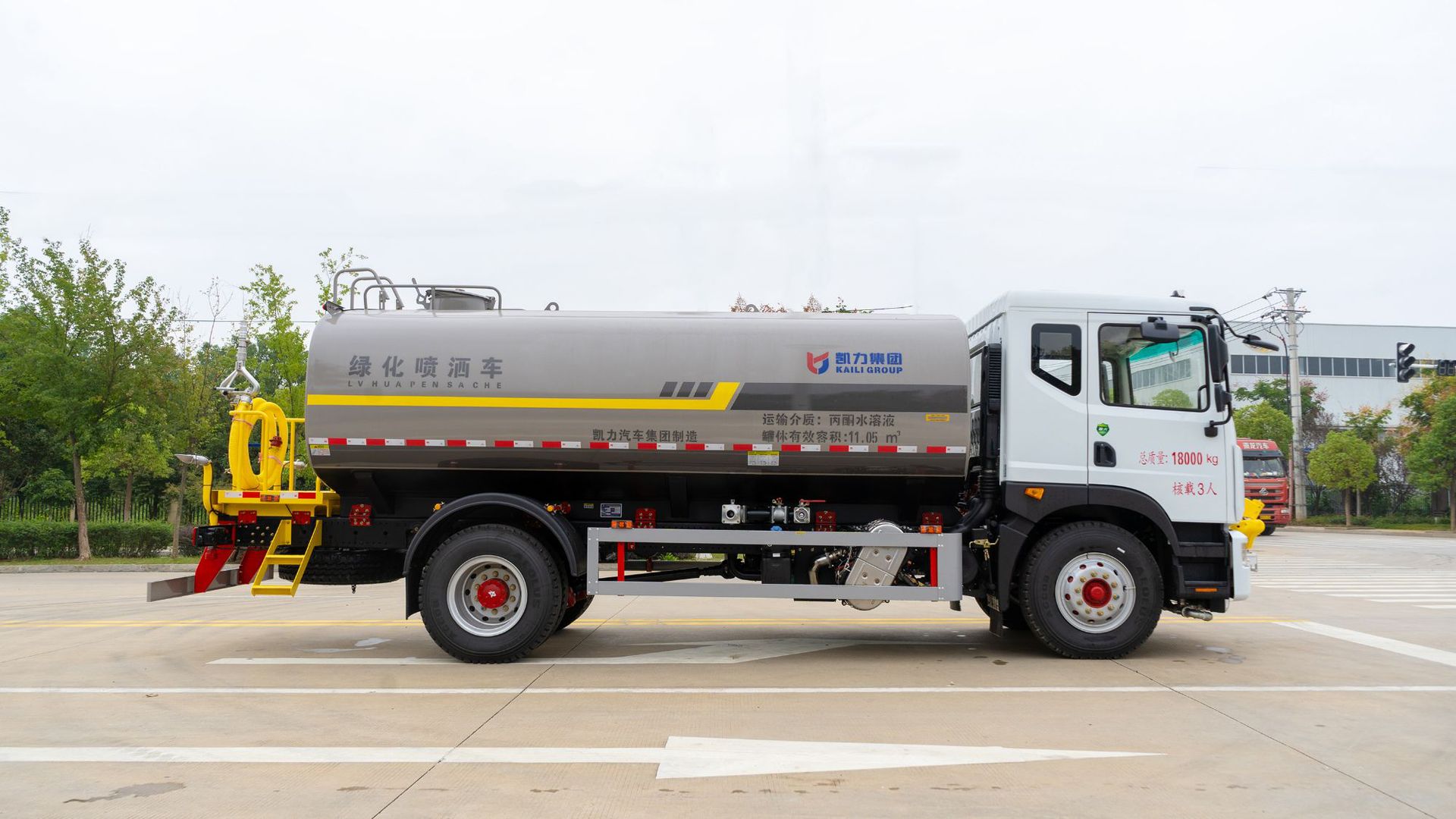 Dongfeng 15-Ton Sanitation Sprinkler Truck Direct from Manufacturer, 12-Ton Park and Scenic Area Greening Sprinkler Truck for Road Spraying and Dust Reduction