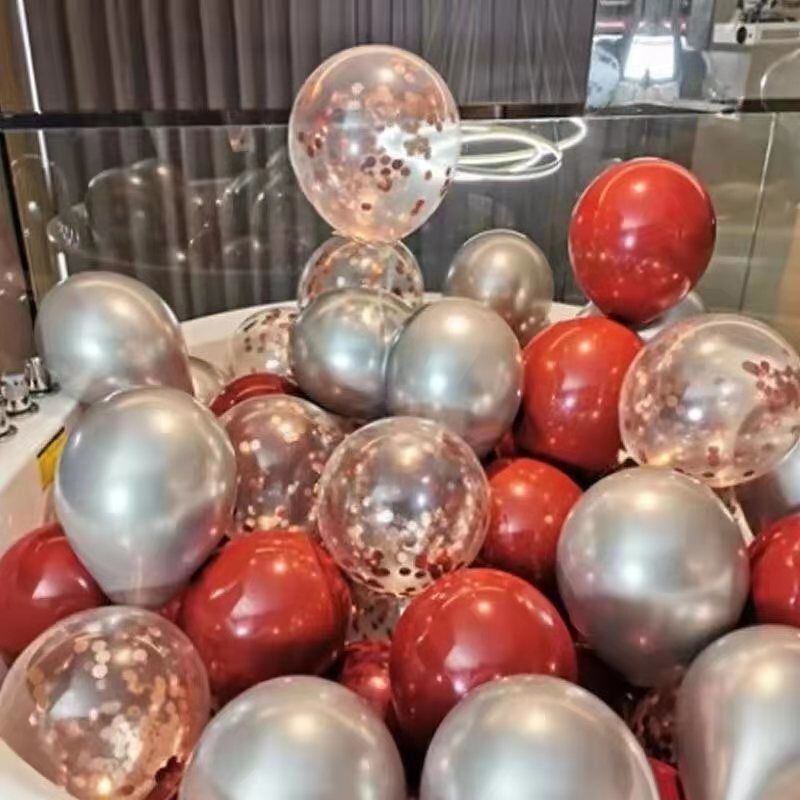 誕生日に風船を配置して結婚します。現場に風船を配置します。|undefined