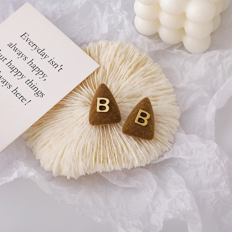 Fashion New Style Letter B Earrings display picture 5