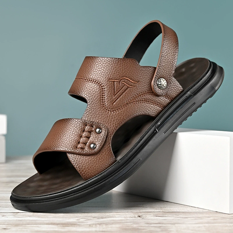 Мужские сандалии Летняя мягкая кожа подошва нескользящая повседневная пляжная обувь 2025 новый папа носить холодные тапочки