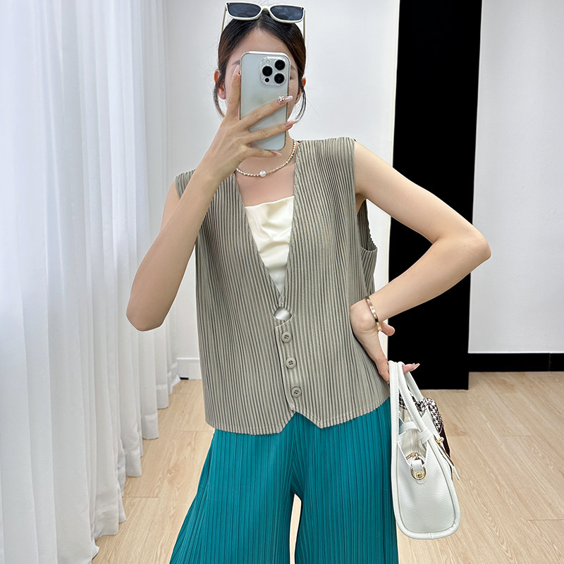 Foreign Trade Miyake Tops for Women 2023 Summer New Classy Elegant Simple Sleeveless V Neck Cardigan Pleated Vest