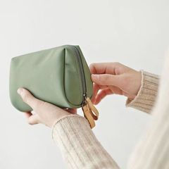 Makeup bag with Instagram style, super hot women's cosmetic bag, portable mini travel, small makeup bag for storage