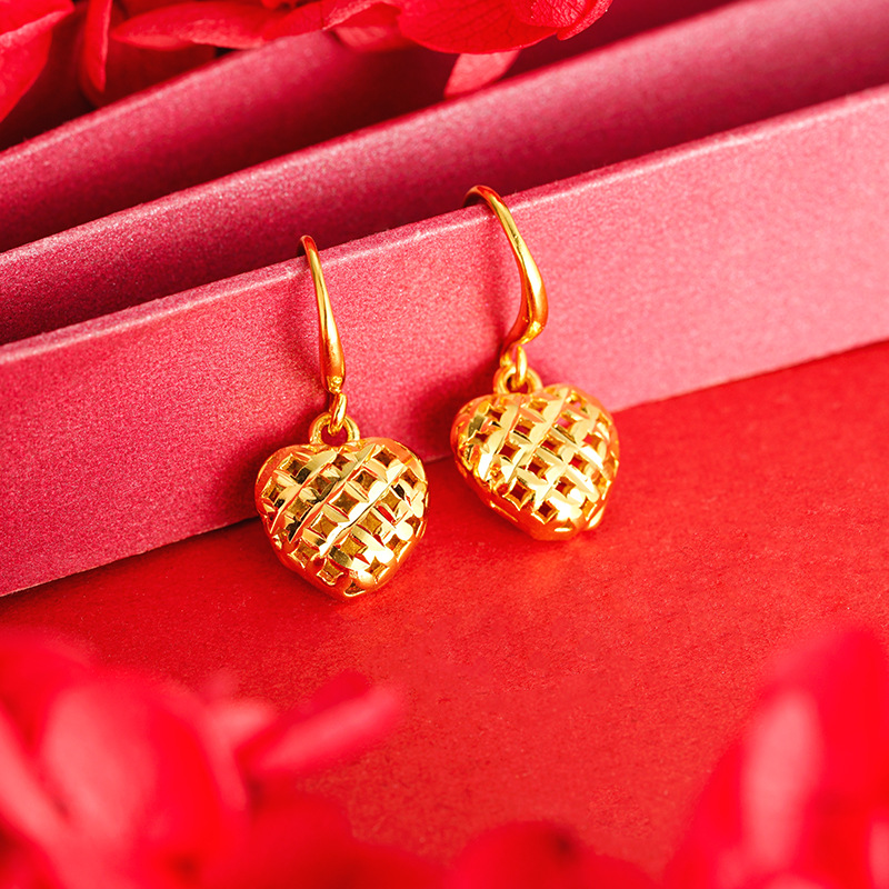 Vietnam oro amor oído gancho tejido hembra melocotón corazón gotas para los oídos hueco de aleación de cobre retro todo fósforo Pequeño Libro Rojo mismo caliente