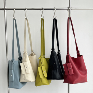 �̸����¿�ˮͰ�����e�r����ĸ��б��μ����Ůʿ�����R�������