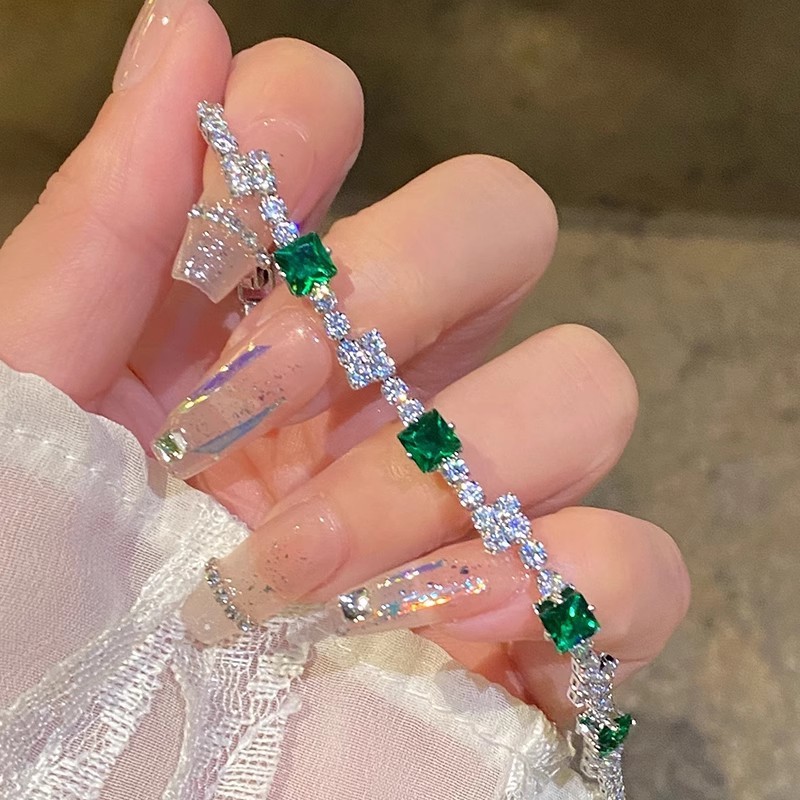 Light Luxury Style Super Flash Green Square Zircon Bracelet 2025 New Niche Design High-End Versatile Hand Jewelry