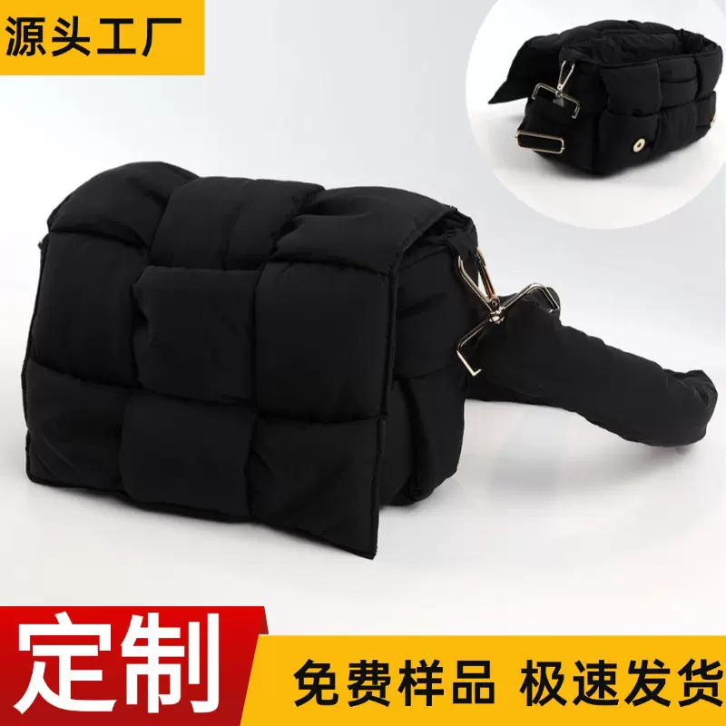 欧美冬季女士斜挎包羽绒编织潮流方格时尚个性单肩太空云朵包批发