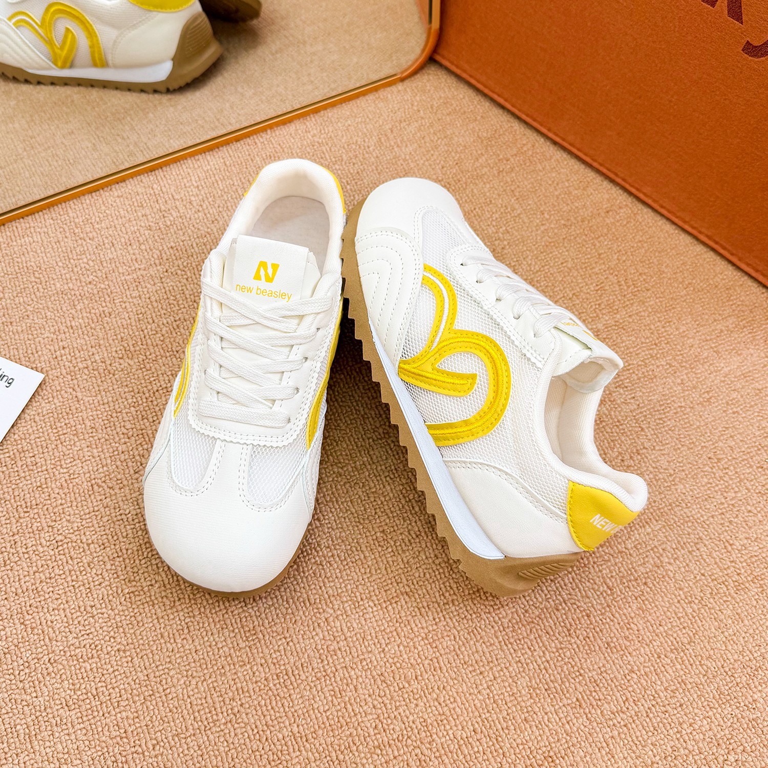 Amor zapatos deportivos de primavera de mujer nuevos zapatos casuales de malla transpirables con suela gruesa universal zapatos de skate de estudiantes zapatos de mujer al por mayor