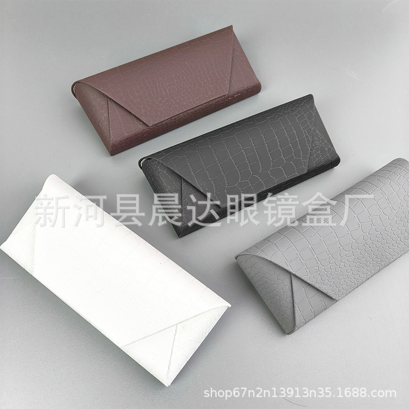 Crocodile Pattern Glasses Case, Large Capacity, Portable, Simple and High-End, Leather Storage Box for Sunglasses and Prescription Glasses Crocodile Pattern Glasses Case, Large Capacity, Portable, Simple and High-End, Leather Storage Box for Sunglasses and Prescription Glasses