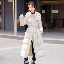 2024年冬季新款时尚设计感加厚保暖长款连帽系带白鸭绒羽绒服