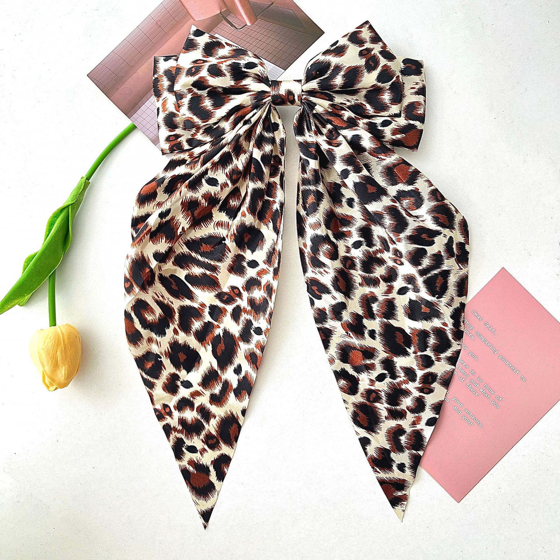 카키색 대형 표범 무늬