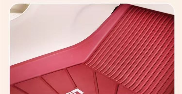 Oula T injection-molded car floor mats are made entirely of formaldehyde-free materials, odorless, non-slip, safe for babies and cats, wear-resistant, black