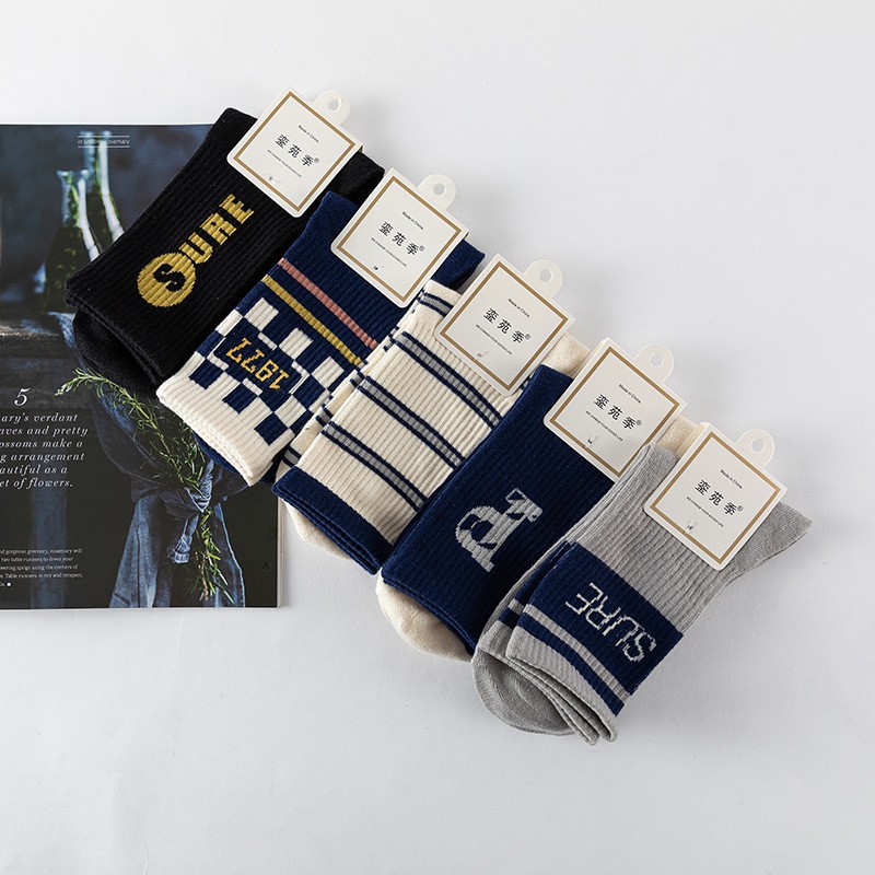 Primavera y otoño invierno estriado unidireccional calcetines de algodón medio P letras de moda de color sólido calcetines deportivos de algodón al por mayor
