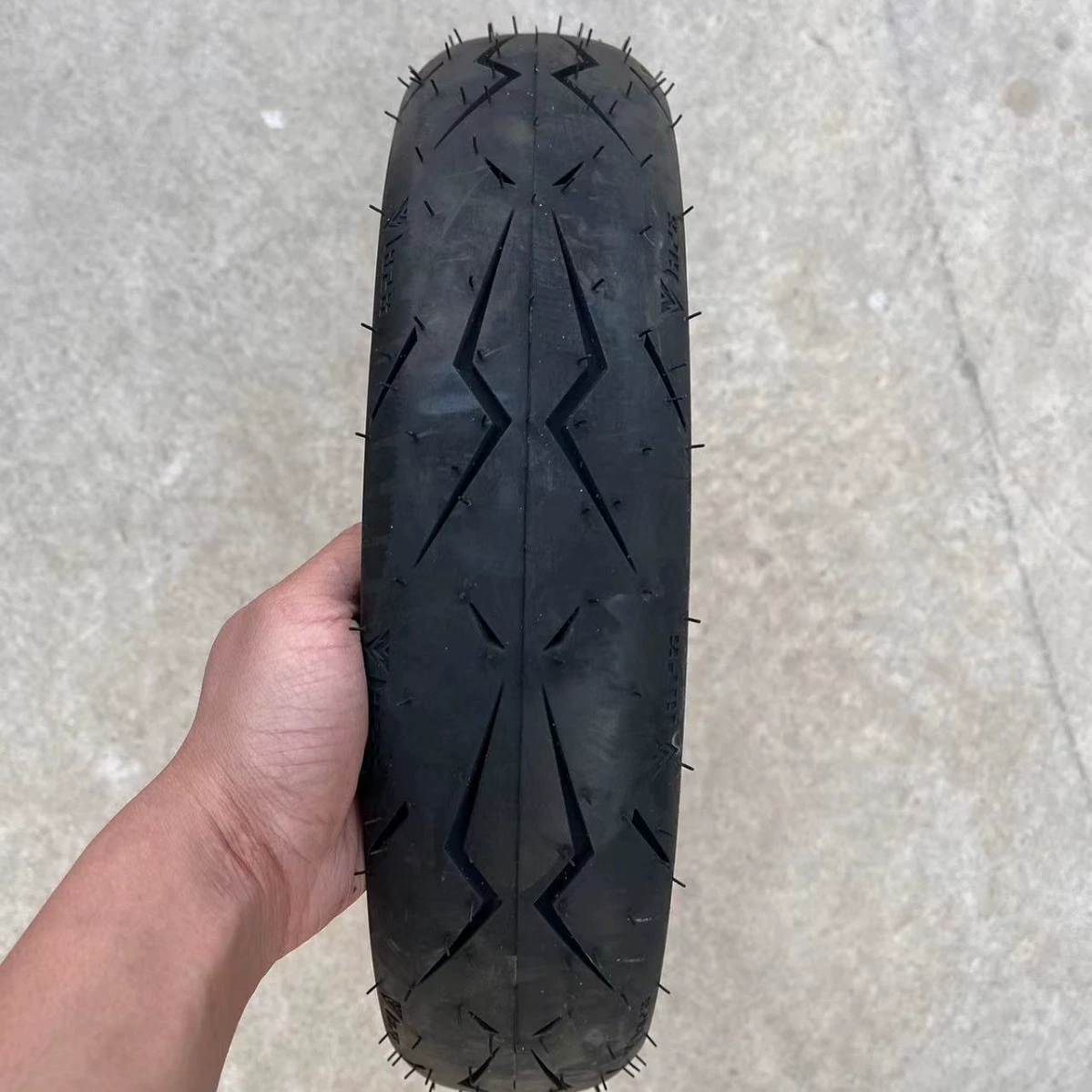 Обработка 80/90/100/110/120/130/135/145/70/80-12-дюймовый мотоцикл электрический вакуум