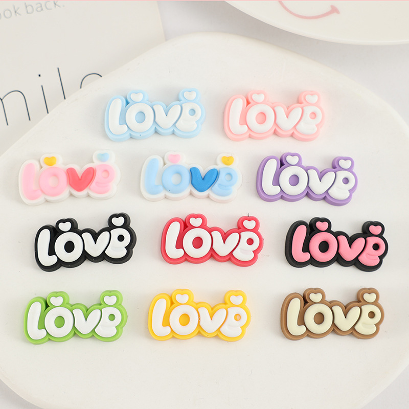 卡通彩色爱心love字母PVC软胶配件DIY手机壳水杯发饰拖鞋装饰贴片