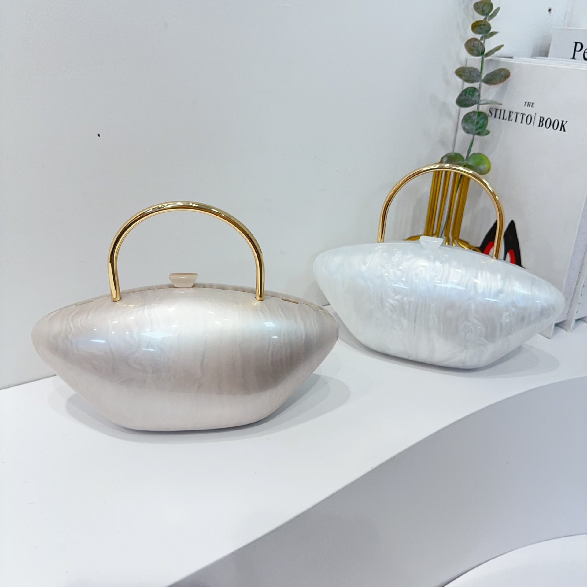 Nuevas bolsas de damas transfronterizas acrílicas bolsas de cena de hombro único inclinado partido de lujo ligero cadena conchas de mano bolsa de cena